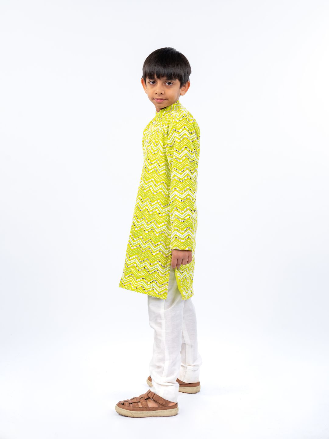 Zigzag and dot pattern embroidered light green Kurta and White Pant (Set of 2)