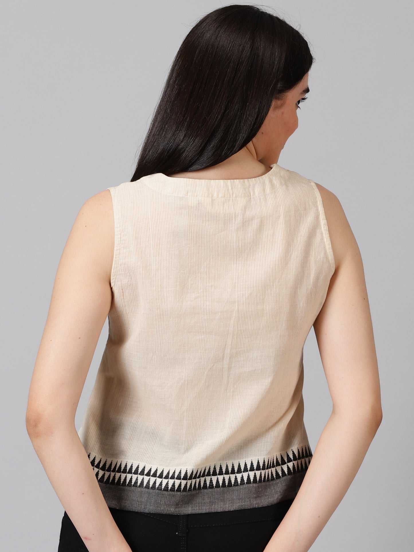 Women Cream-Coloured Keyhole Neck Empire Crop Top