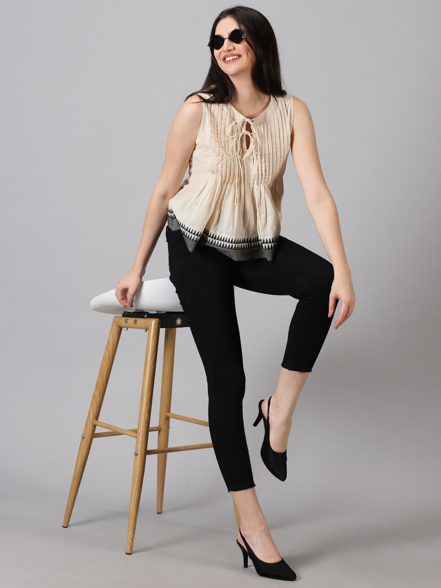Women Cream-Coloured Keyhole Neck Empire Crop Top