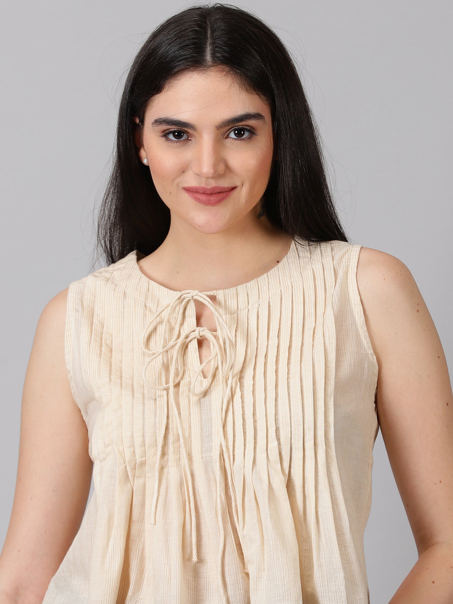 Women Cream-Coloured Keyhole Neck Empire Crop Top